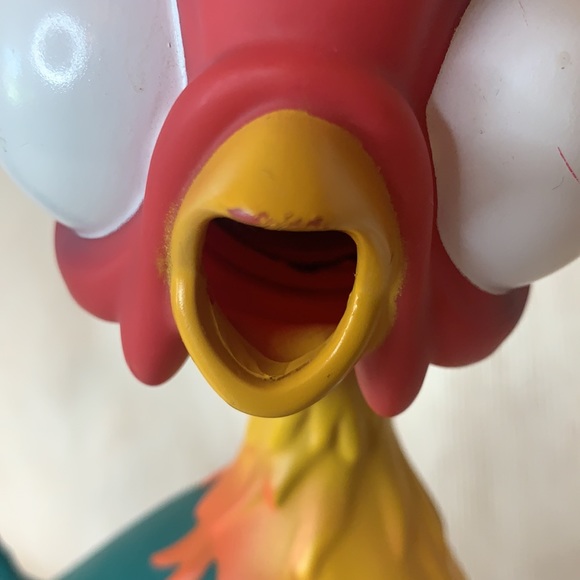 HTF Disney 2017 Moana Plastic squeeze and scream Hei Hei rooster squeaky toy - Picture 9 of 10